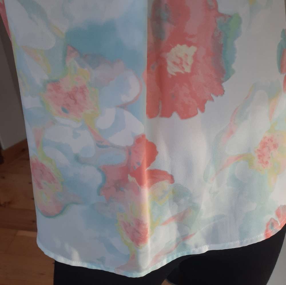 🏷SOLD. Calvin Klein. Medium floral blouse. I ❤️ Bundles - Picture 2 of 6